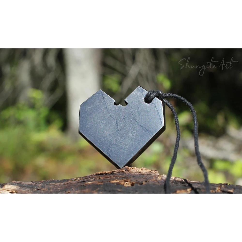 Кулон сердце из шунгита