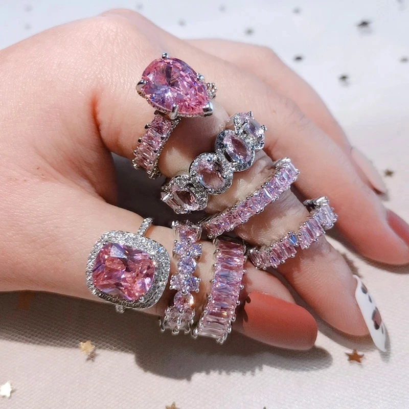 Женское кольцо с крупным перламутровым камнем розовое и Золотое фианитом |