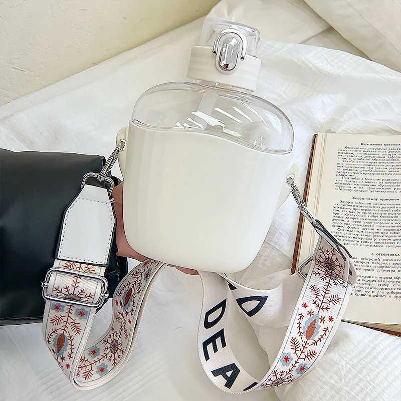 

Large Capacity Plastic Water Bottles For kids With Straw Portable Strap Outdoor Cycling Sport Drinking Water Kettle 700 ML