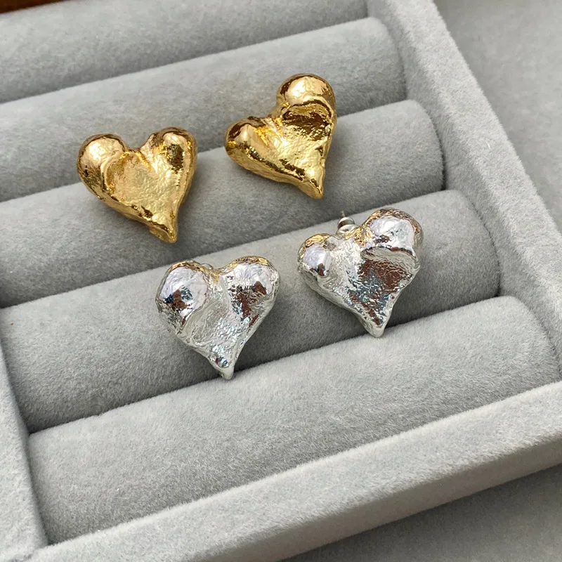 

Carved Texture Versatile Love Heart Earrings Women