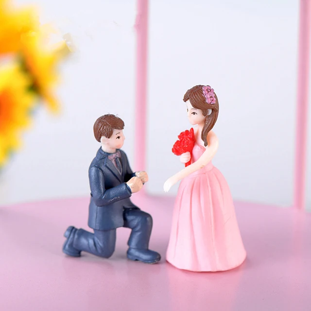 

2pcs/set Miniature Ornaments Boy Girl Guitar Sweety Lovers Couple Figurines Craft Resin Wedding Dolls Accessories Home Decor