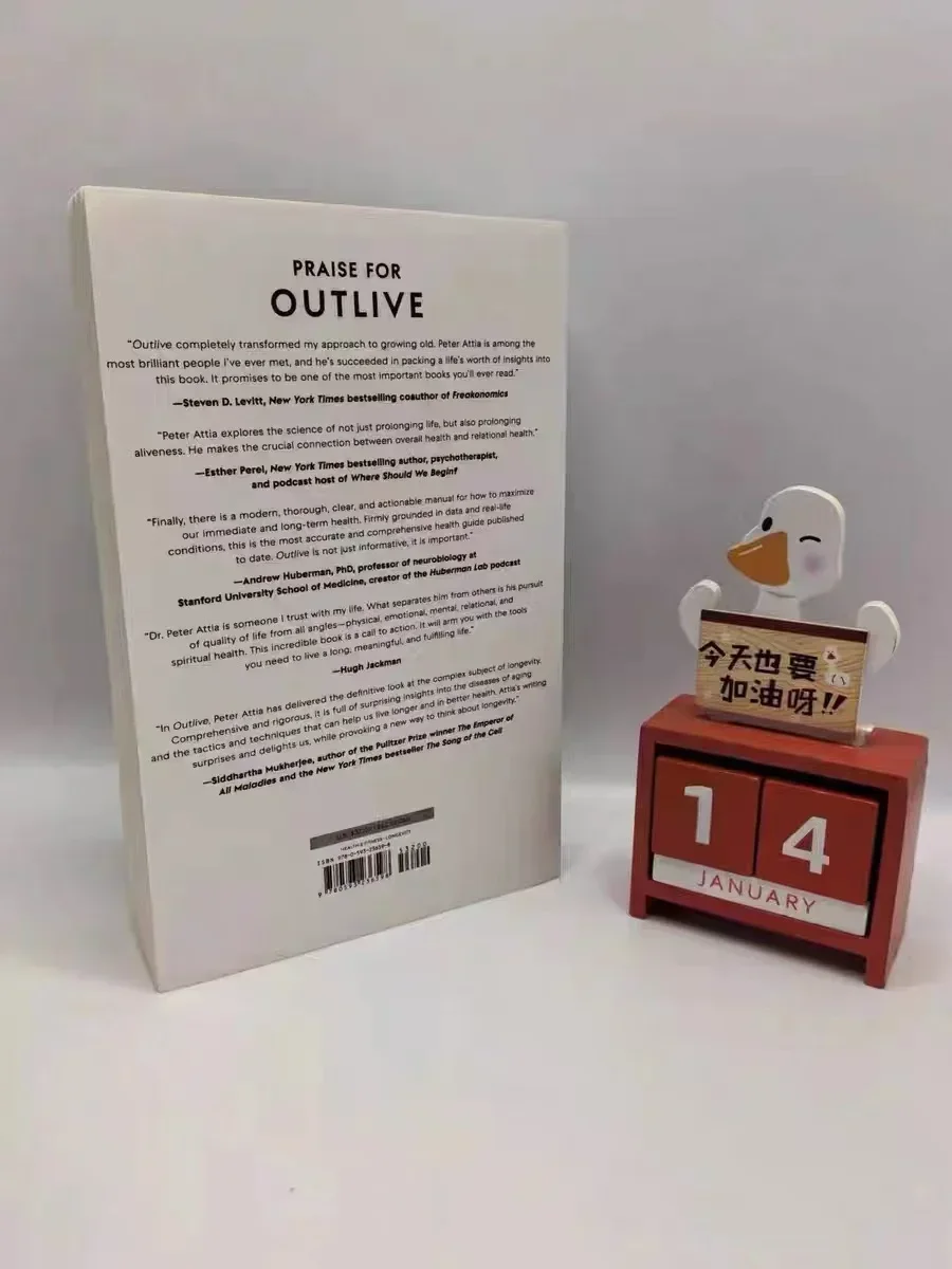 Outlive от Питера Аттии Книга Наука и искусство долголетия в мягкой обложке на
