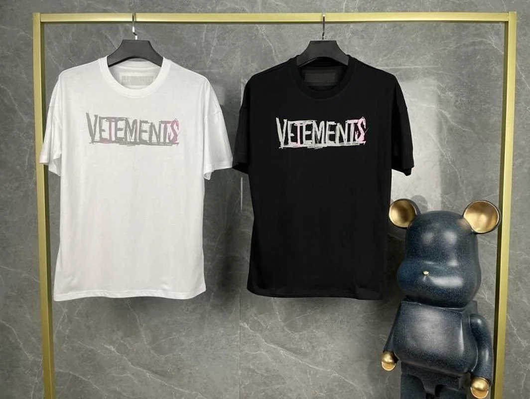 

22SS Small Logo Slogan Printing Vetements T Shirt Men Women EU Size 100% Cotton Vetements Top Tees Fashion Summer Tiny Spark