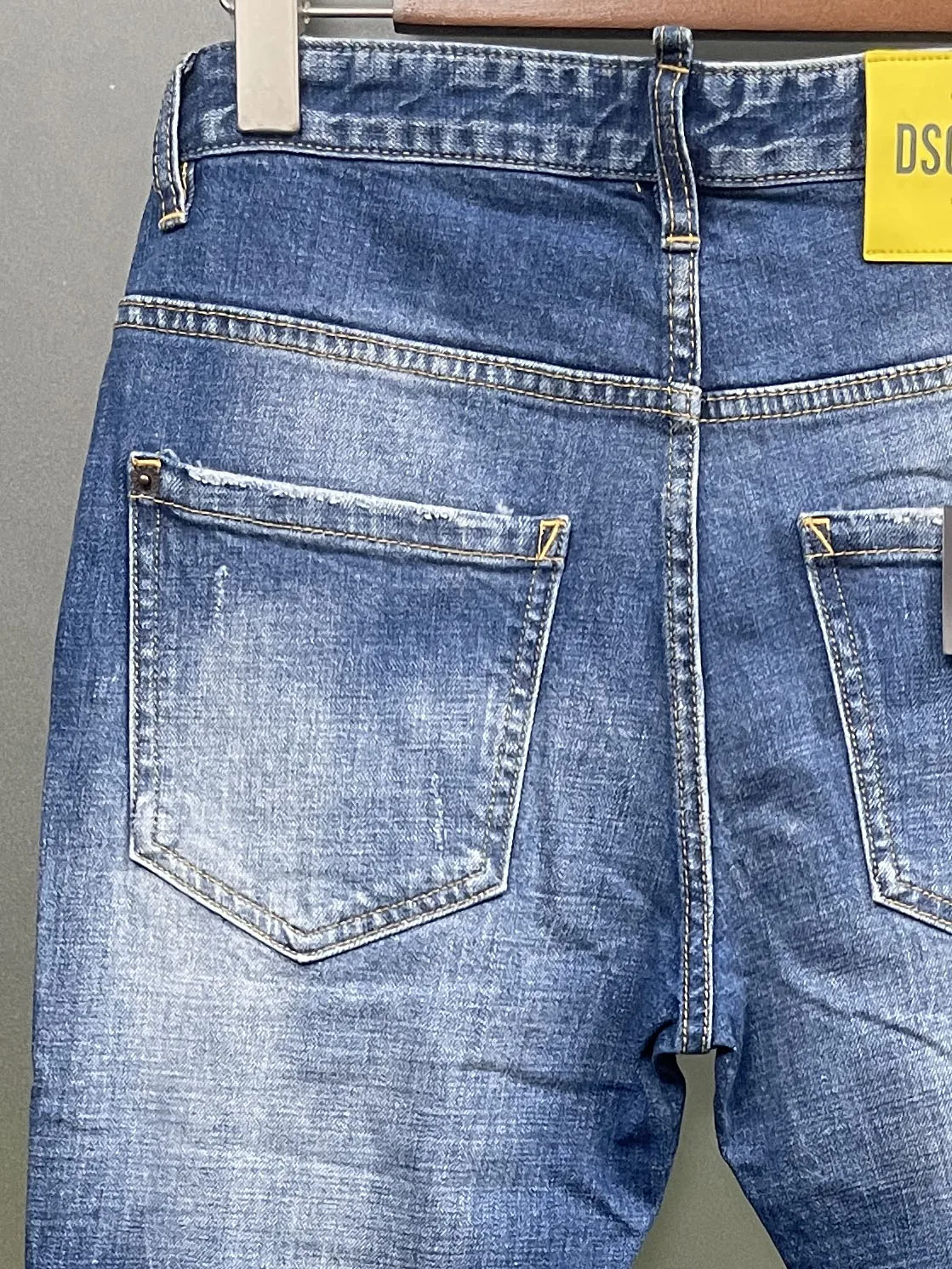 Осень 2024 новые мужские джинсы D2 потертые шлифовальные отверстия облегающая