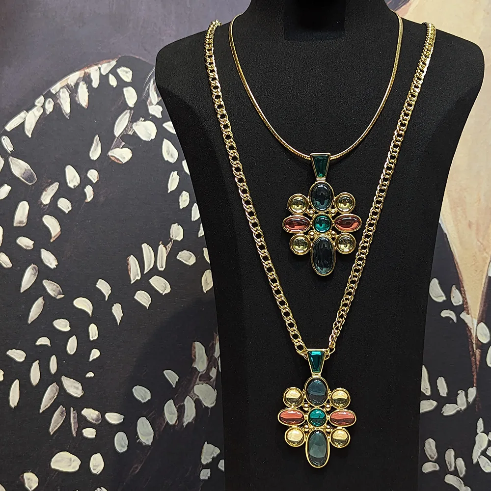 

European and American retro colored glass crystal flower pendant necklace