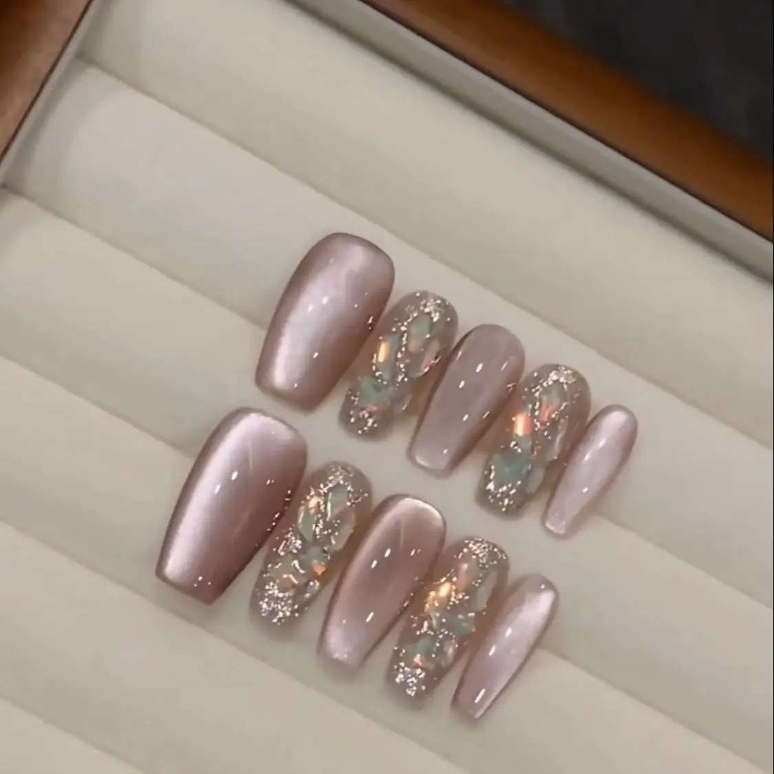 Искусственные ногти ручной работы кошачий глаз 10 шт.