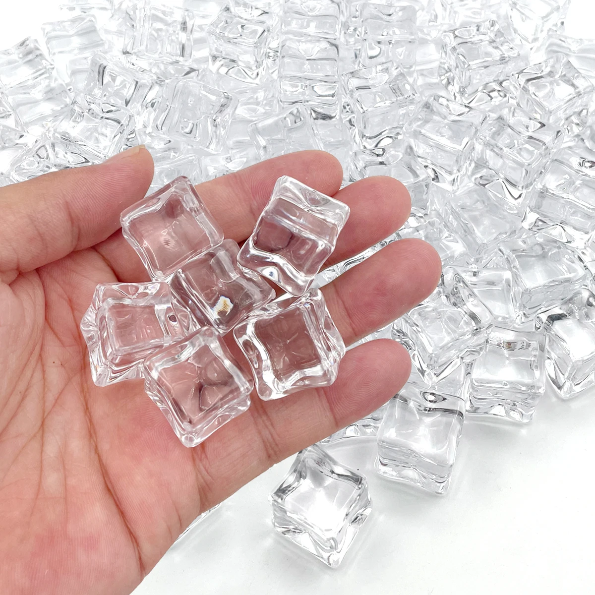 

Reusable Acrylic Fake Ice Cubes Highly Transparent Ice Side Length 1.7/2/2.5/3 Cm for Photography Accessories Props Decoration