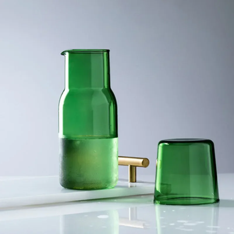 

Стеклянный графин для воды с стаканом