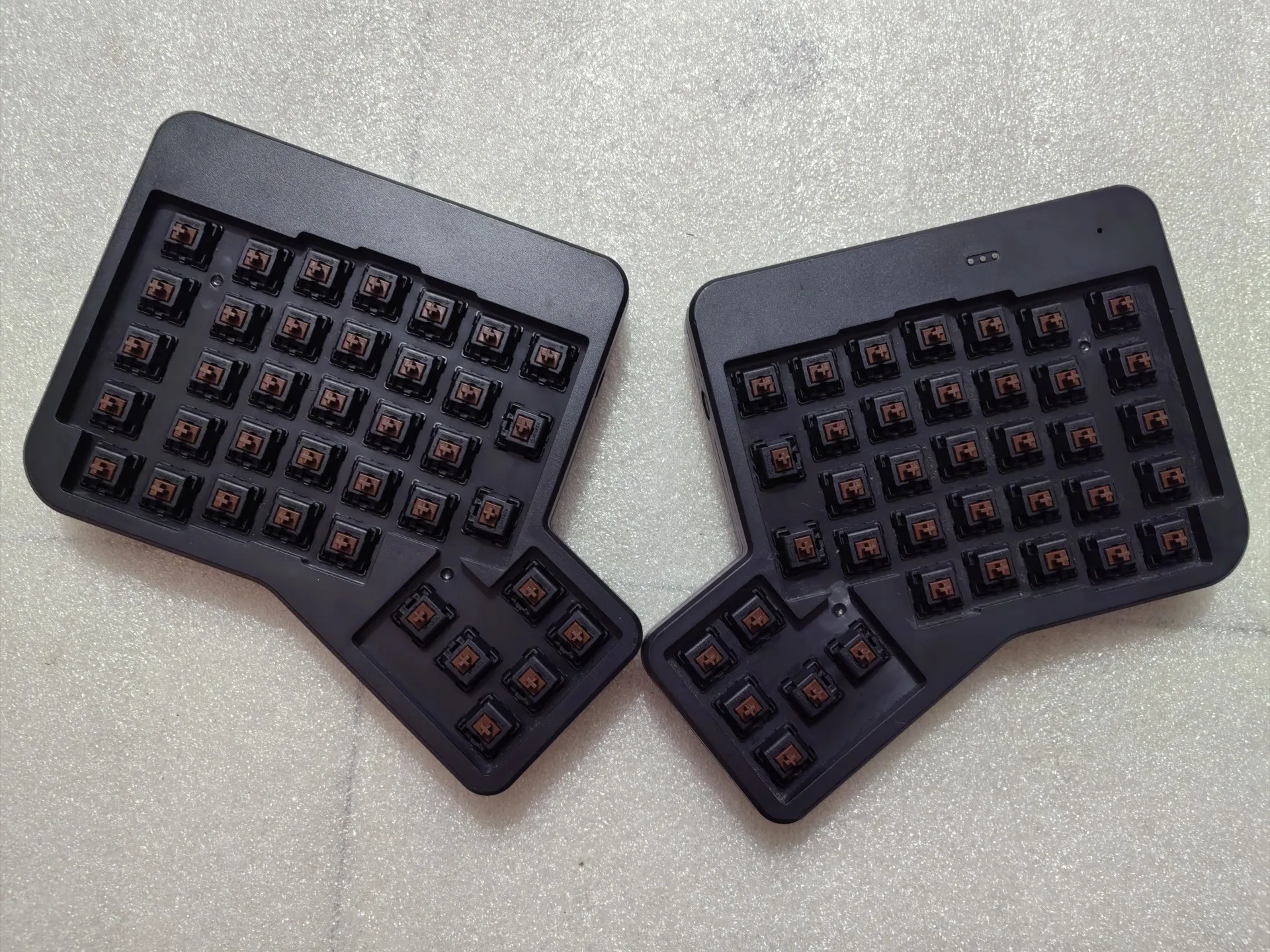 Фото Комплект разделенной клавиатуры Ergodox, индивидуальная проводная разделенная эргономичная клавиатура с переключателем, механическая клавиатура для геймера, аксессуары, подарок №1