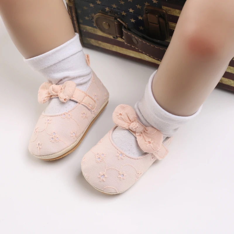 Детская обувь принцессы с цветочной вышивкой милая на плоской подошве бантом