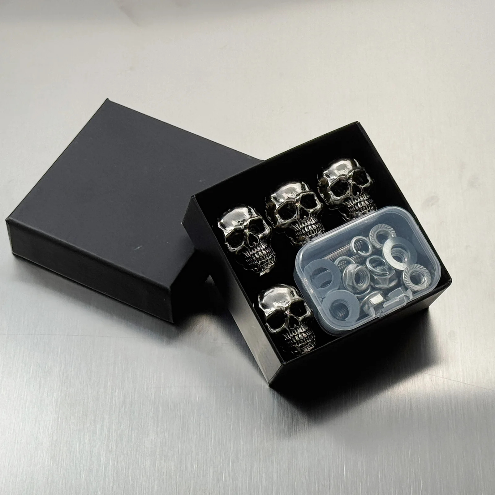 

Набор из 4 крутых креплений для номерного знака с черепом, набор с черепом, прочная фиксация номерного знака, украшение автомобиля