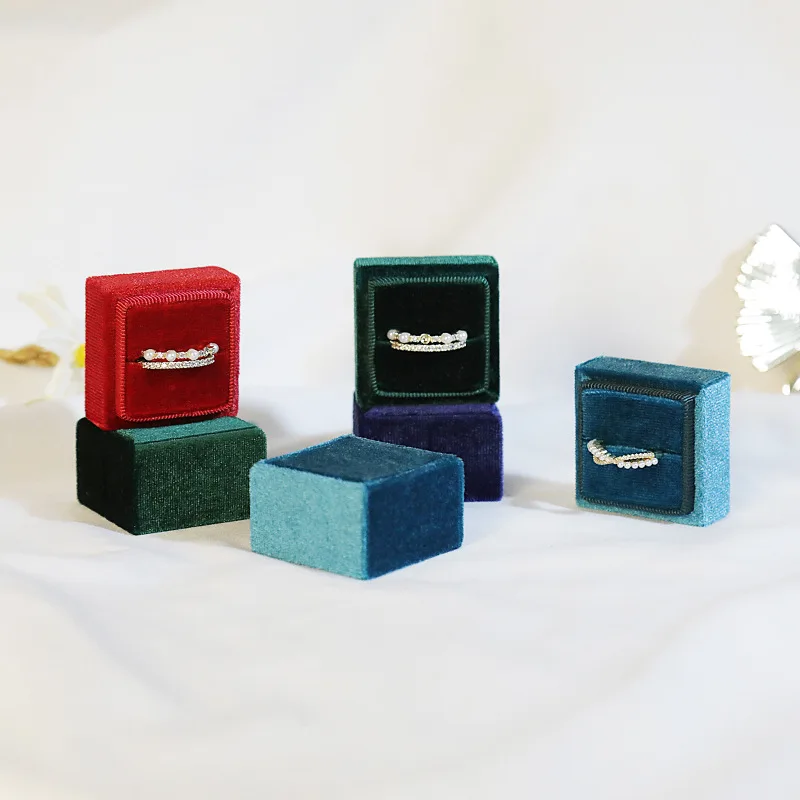 

Бархатная шкатулка для украшений, 1 шт., 4x4x4 см, органайзер для колец, Свадебная подарочная коробка для ювелирных изделий, красный/темно-синий...