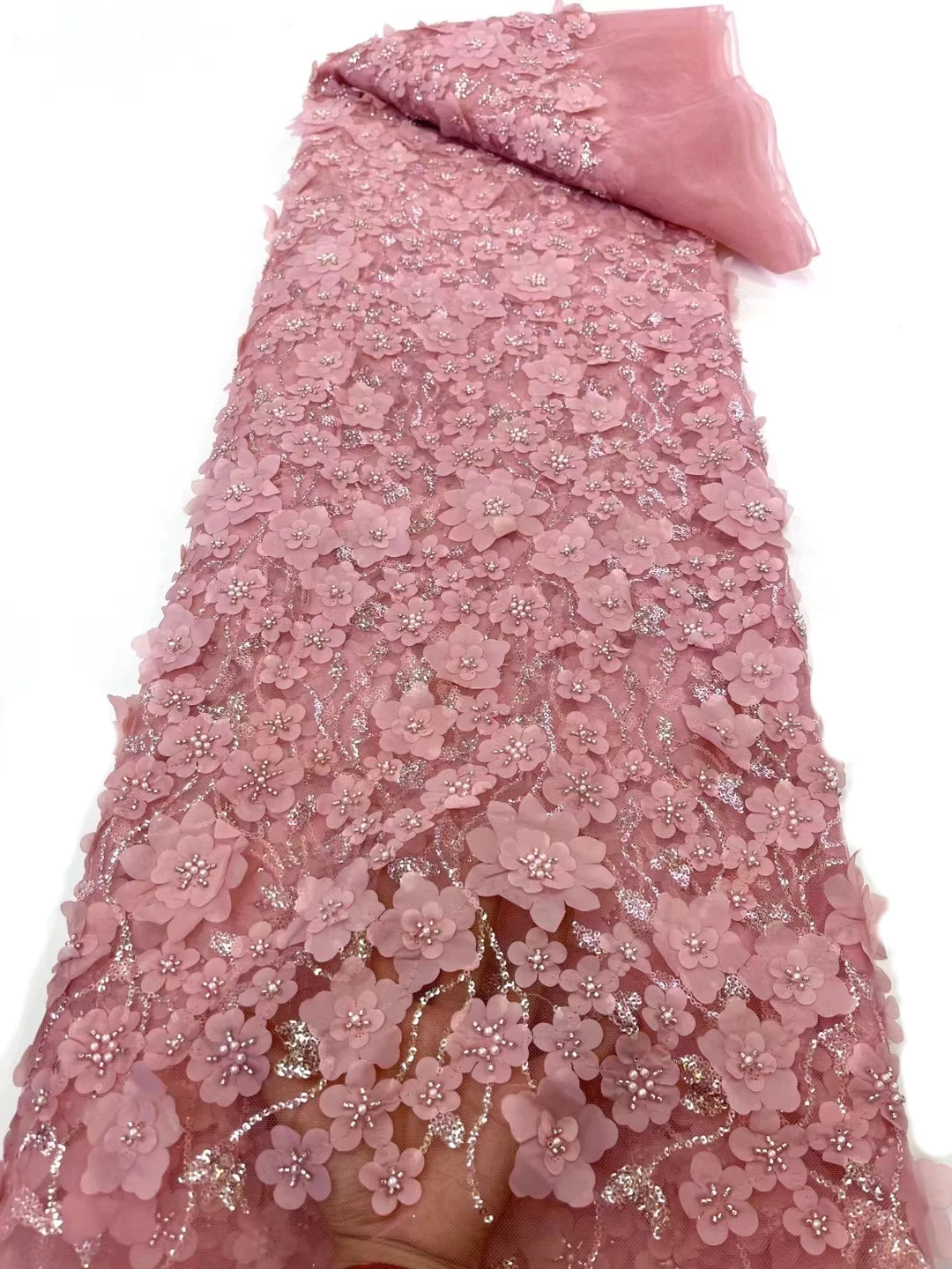 

Новинка, высокое качество, элегантная вышитая 3D аппликация, Тюлевое кружево с множеством бусин, ткань для свадебного платья KK552_E