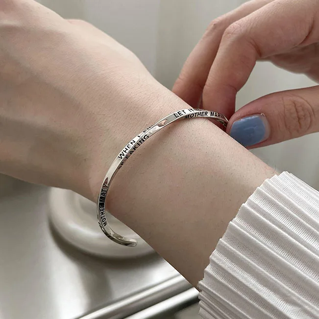 

New Trend 2022 Punk Special Design Mobius Shape Open Round Letter Bangle For Women Men Teens Charms Fashion Jewelry