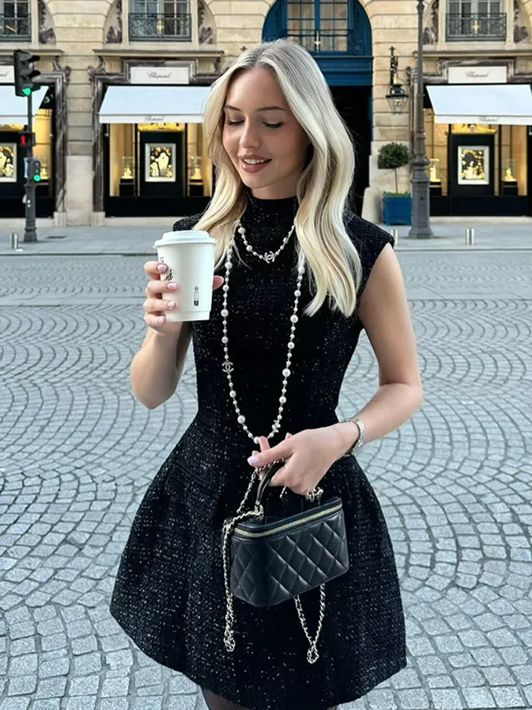 Элегантное женское платье трапециевидной формы без рукавов с круглым вырезом и