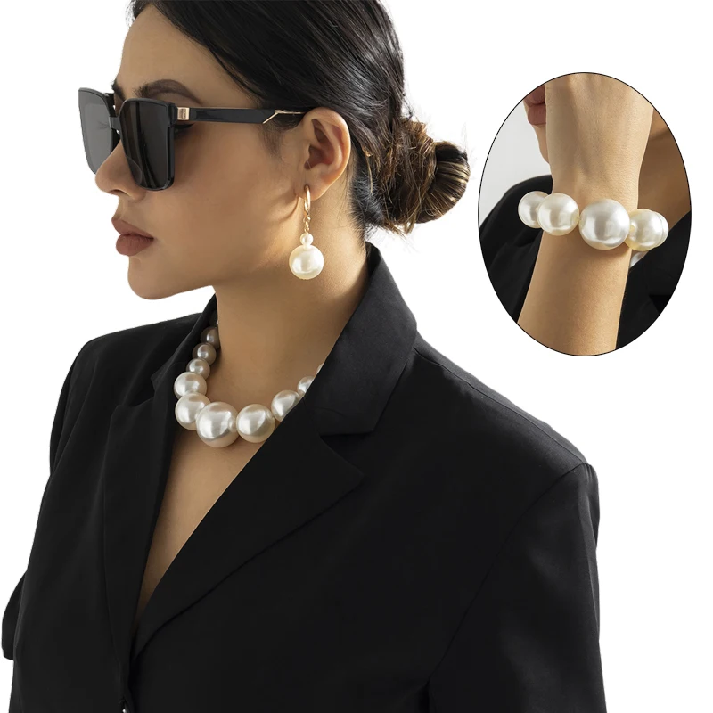 

Exaggerated Punk Big Imitation Pearl Choker Necklace for Women Wedding Bridal Temperament Bead Maxi Chain Christmas Jewelry Gift