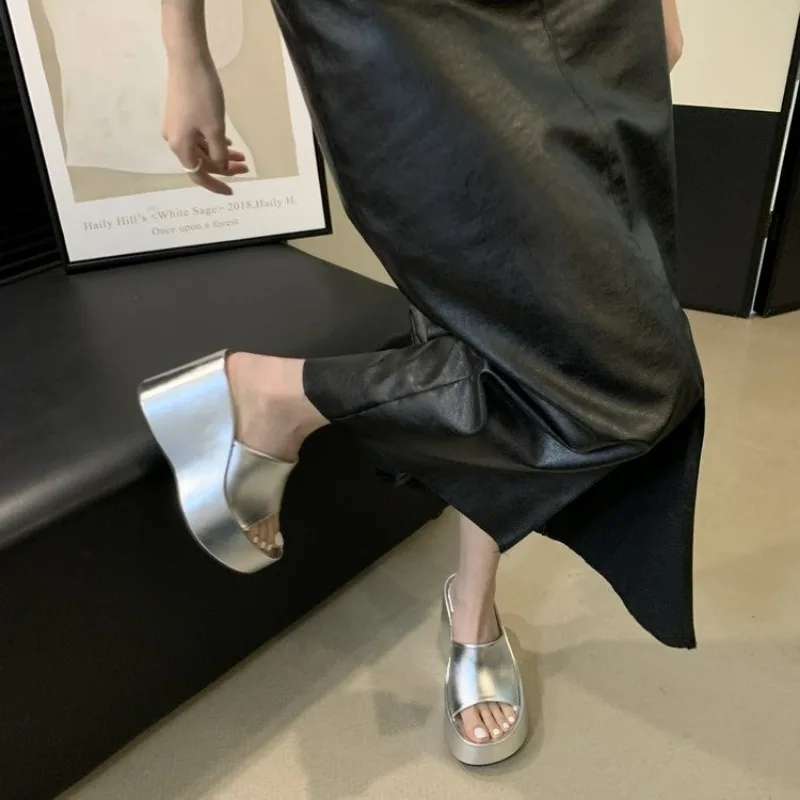 Женские босоножки на танкетке 5-8 см