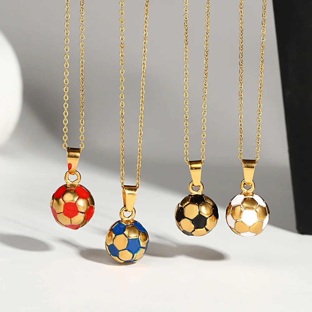 ze naszyjnika stali nierdzewnej w stylu punkowym. Sportowy długi łańcuszek unisex z zawieszką kształcie piłki nożnej. Mo...
