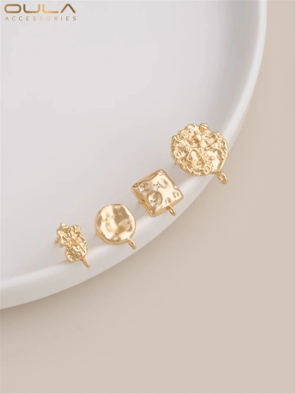 Серьги из серебра 925 пробы 14 к в упаковке золотого цвета лавовый маленький камень