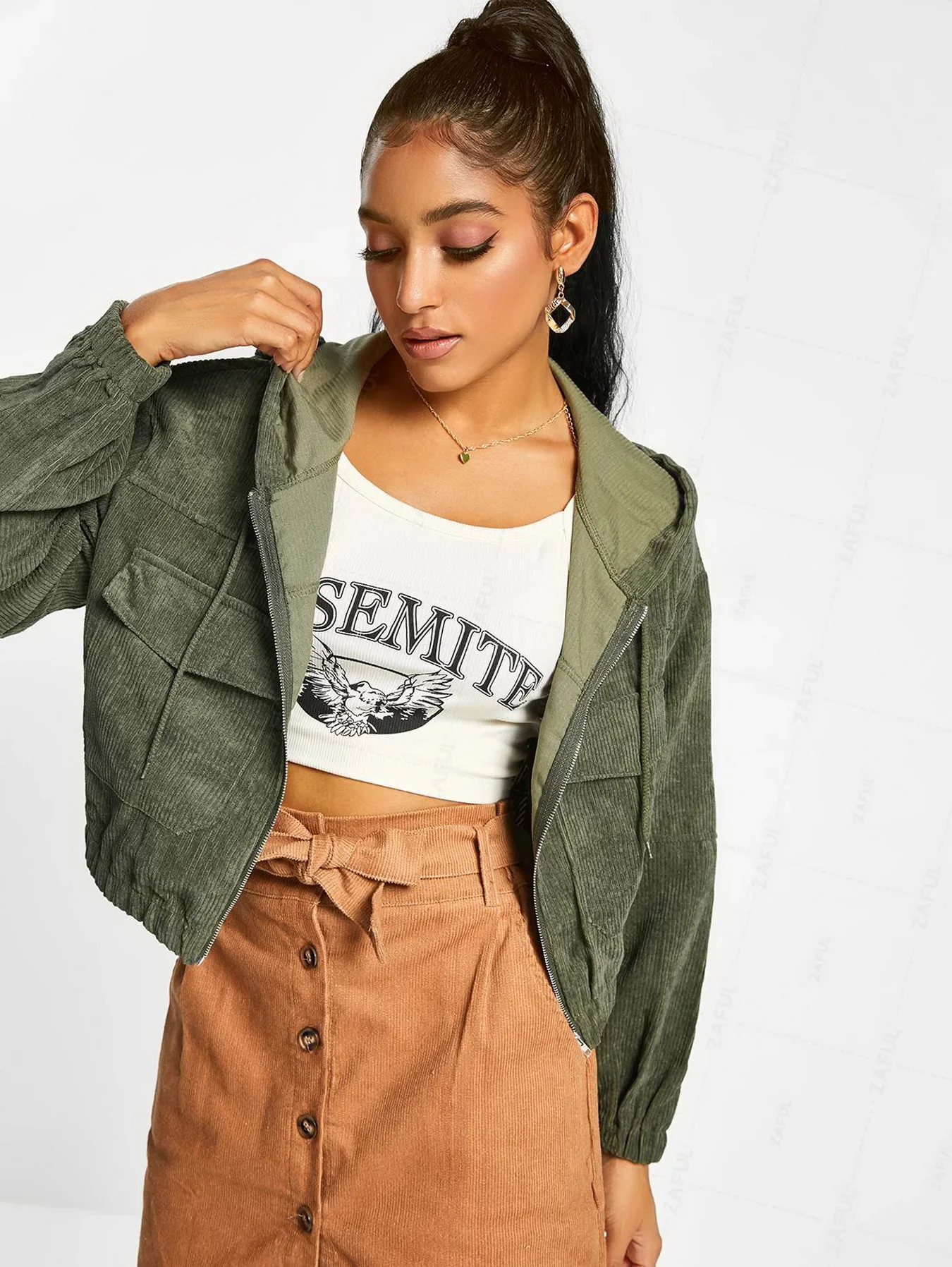 ZAFUL женская вельветовая куртка с заниженными плечами и карманами капюшоном на