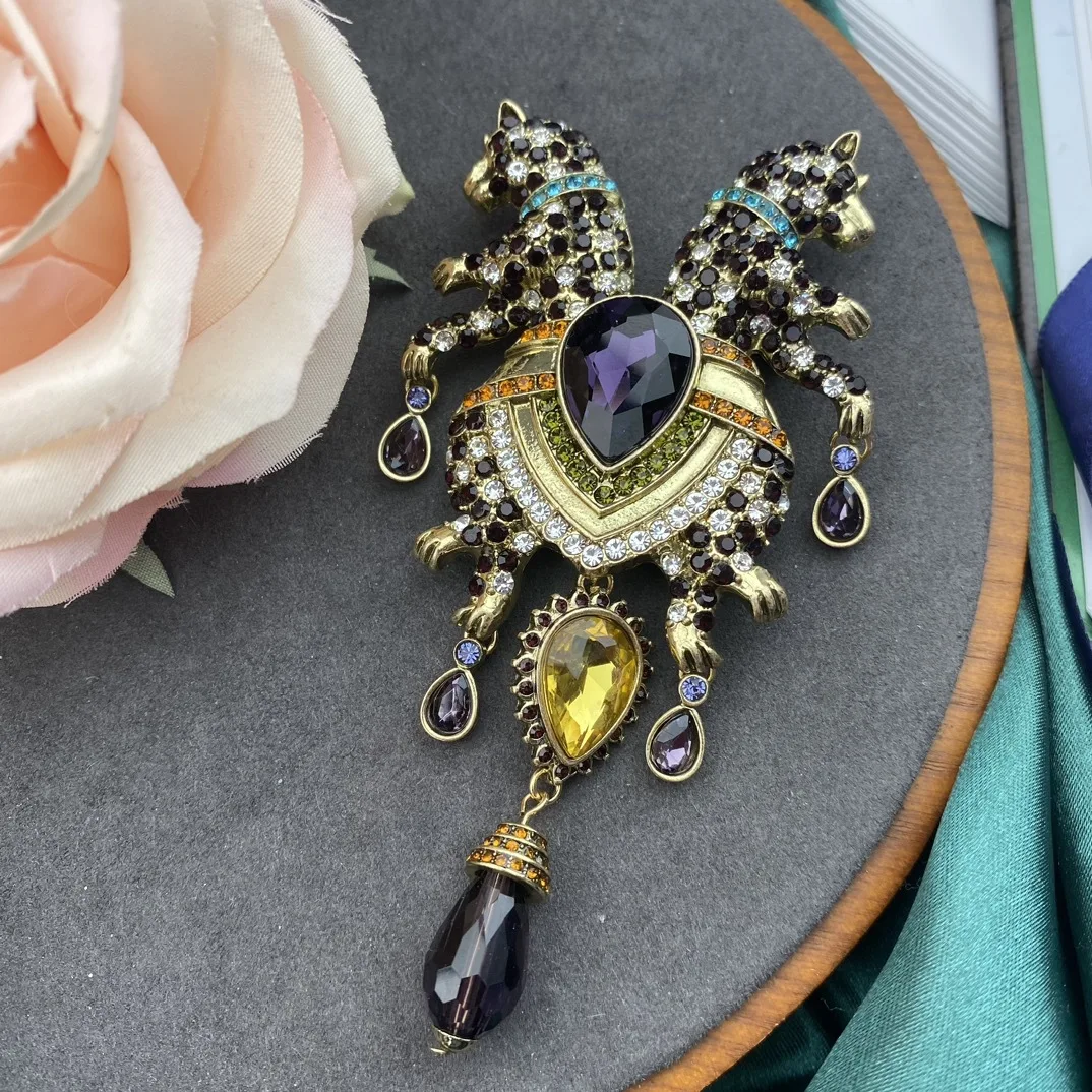 

New vintage Rhinestone Leopard Luxury Fashion Personality Brooch
