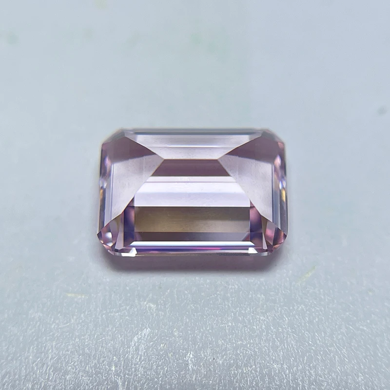 Выращен в лаборатории сапфир изумрудной огранки восход солнца розовый цвет