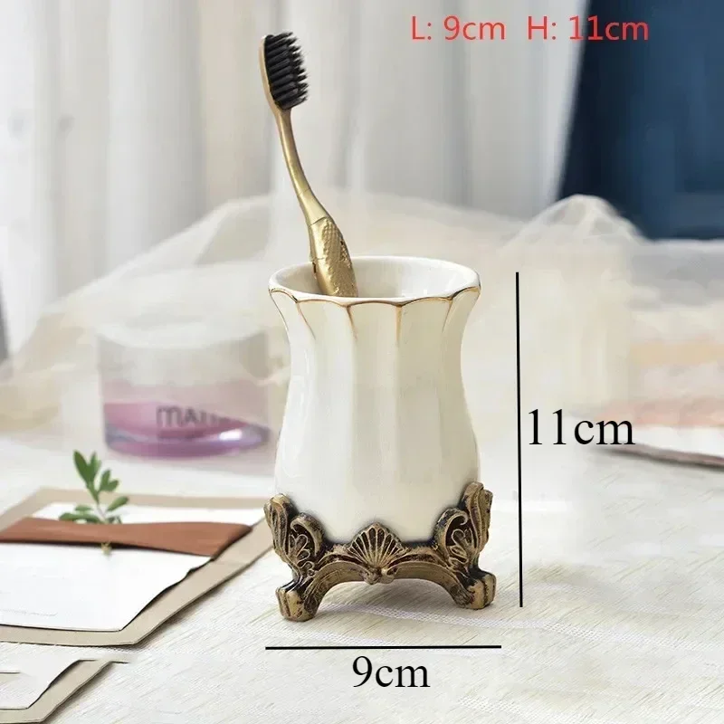 Керамическая белая бутылка для лосьона Triple Bathroom