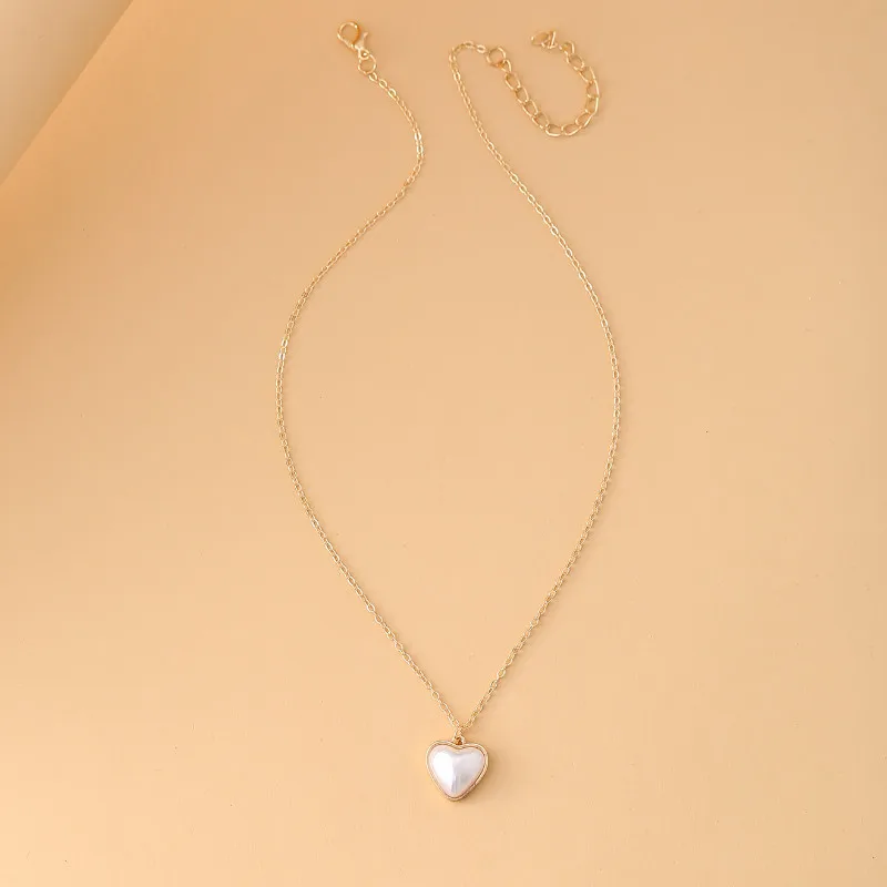 

Vintage Heart Pendant Alloy Necklace Women Jewelry New Gift 2021