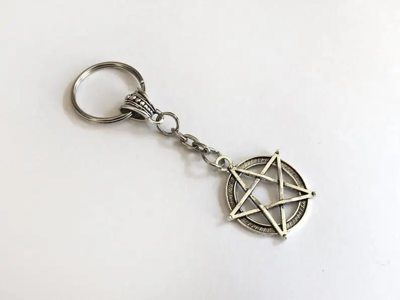 

2021 trend fashion Gothic Pentacle Keyring Pagan/Wiccan Key Chain, Pentagram Keychain, Goth Accessories for men gift