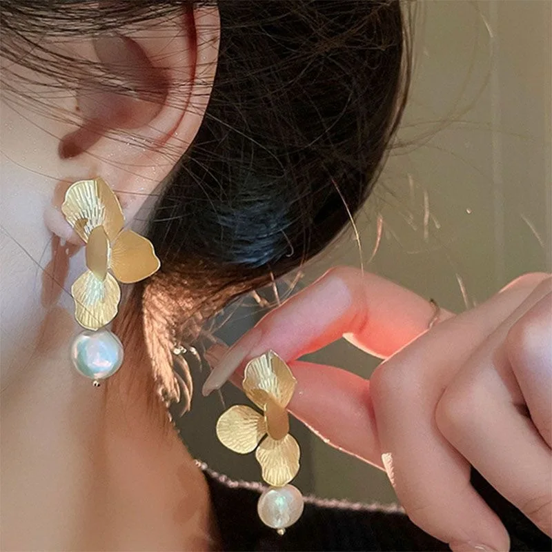 

Gold Color Metal Flower Hanging Earrings for Women Irregular Imitation Pearl Pendants Unique Personality Exaggerated Earrings