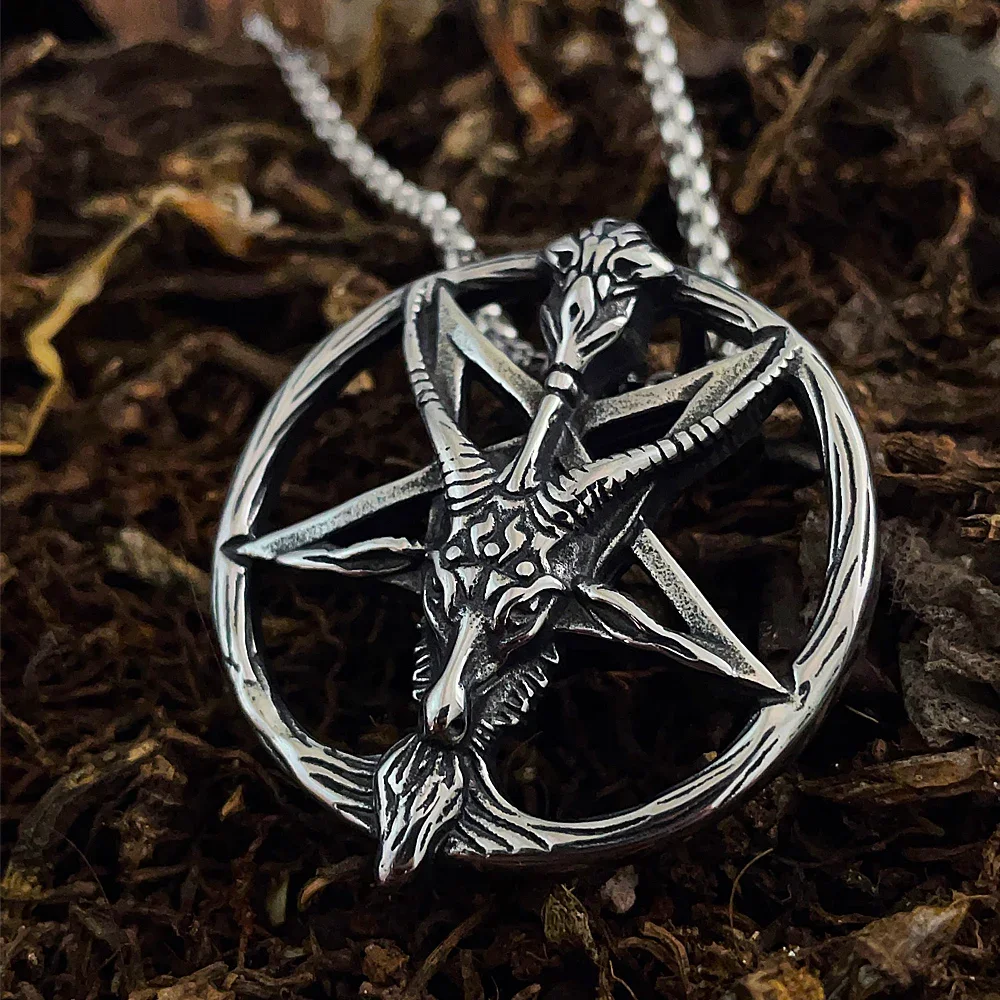 Ожерелье с подвеской в виде головы козы готическом стиле