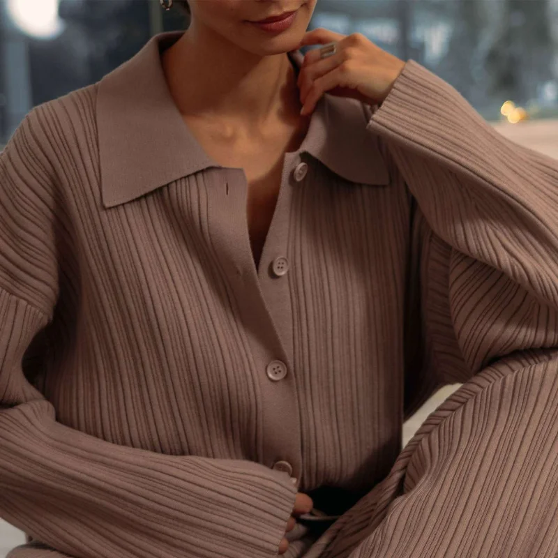 Однотонный вязаный комплект из 2 предметов с воротником-поло брюки длинным