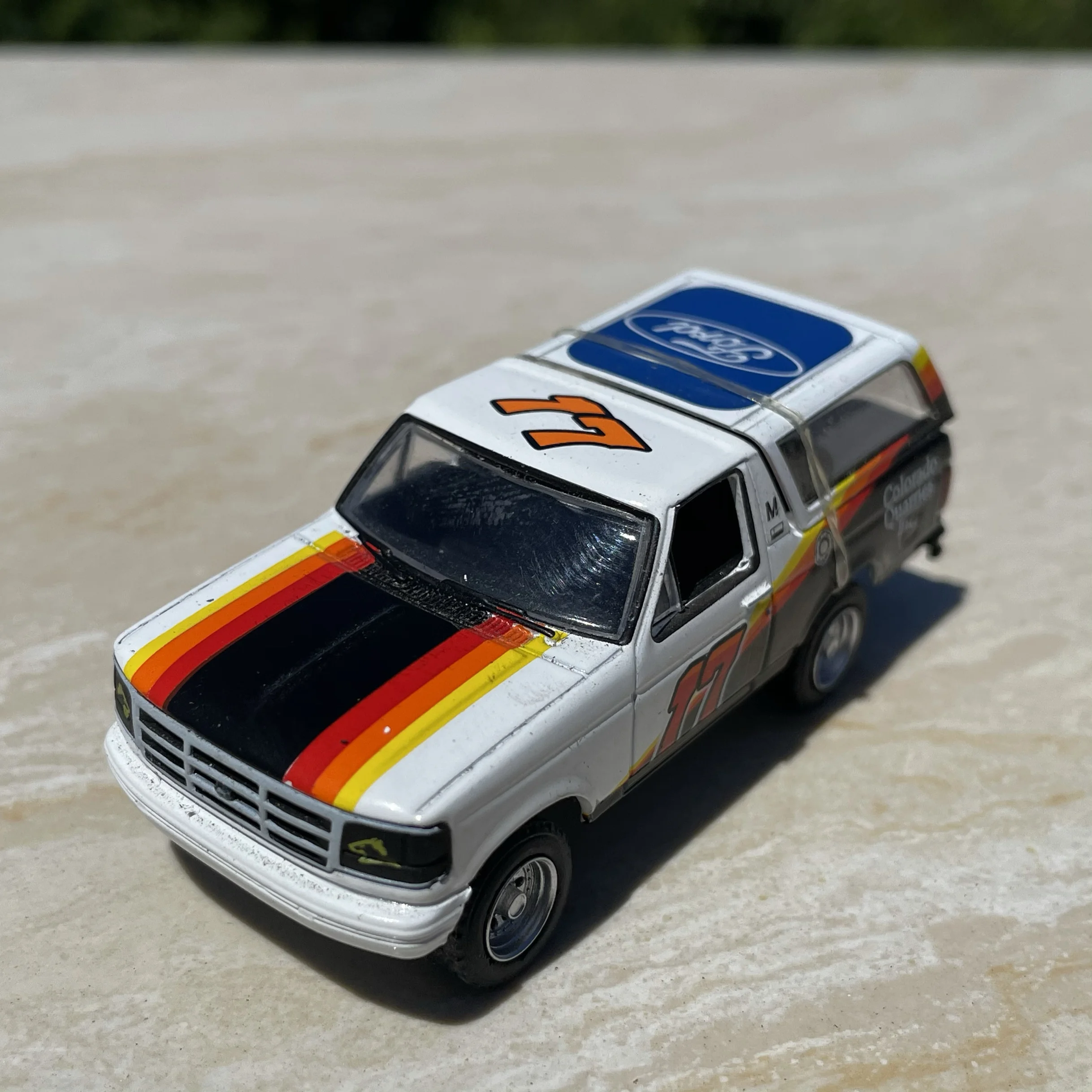 Фото Литой под давлением масштаб 1:64 Ford Limar SUV, модель автомобиля из сплава, Коллекционная игрушка, подарок, сувенир, украшение для дисплея №3