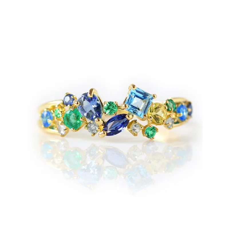 Женское кольцо с фианитом, золотистого цвета