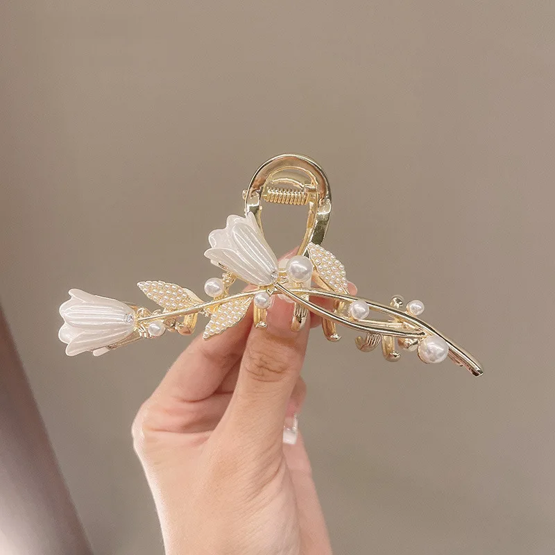 

Fashion Women Metal Flower Hair Claw Elegant Strong White Tulips Hair Clips Girls Sweet Geometric Ponytail Headwear 2023 New