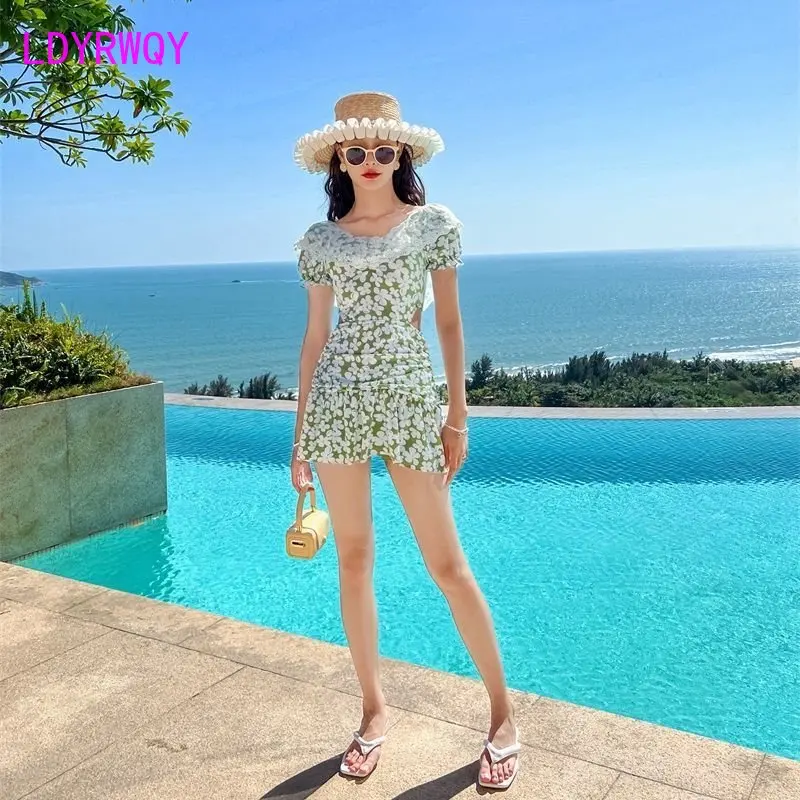 New Conservative Split Swimsuit for Women's Flat Point Beach Backless Japanese Small Chest Gathering Hot Springs Bikini