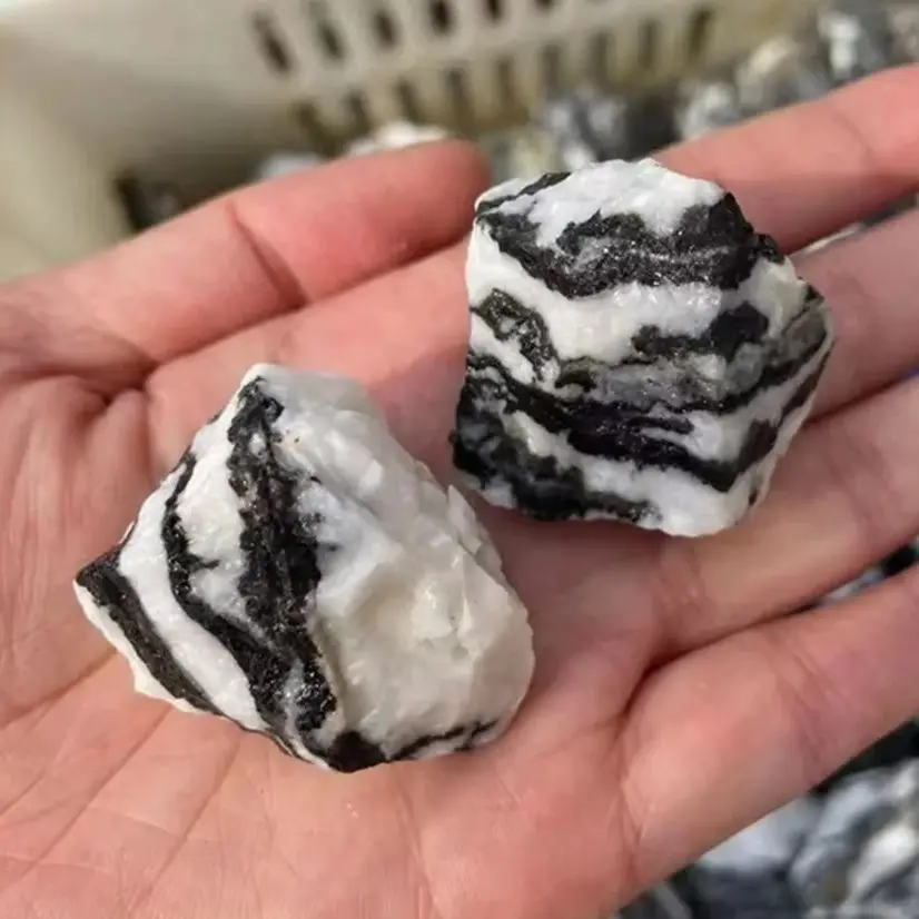 Необработанные кристаллы кварца зебра 2-5 см