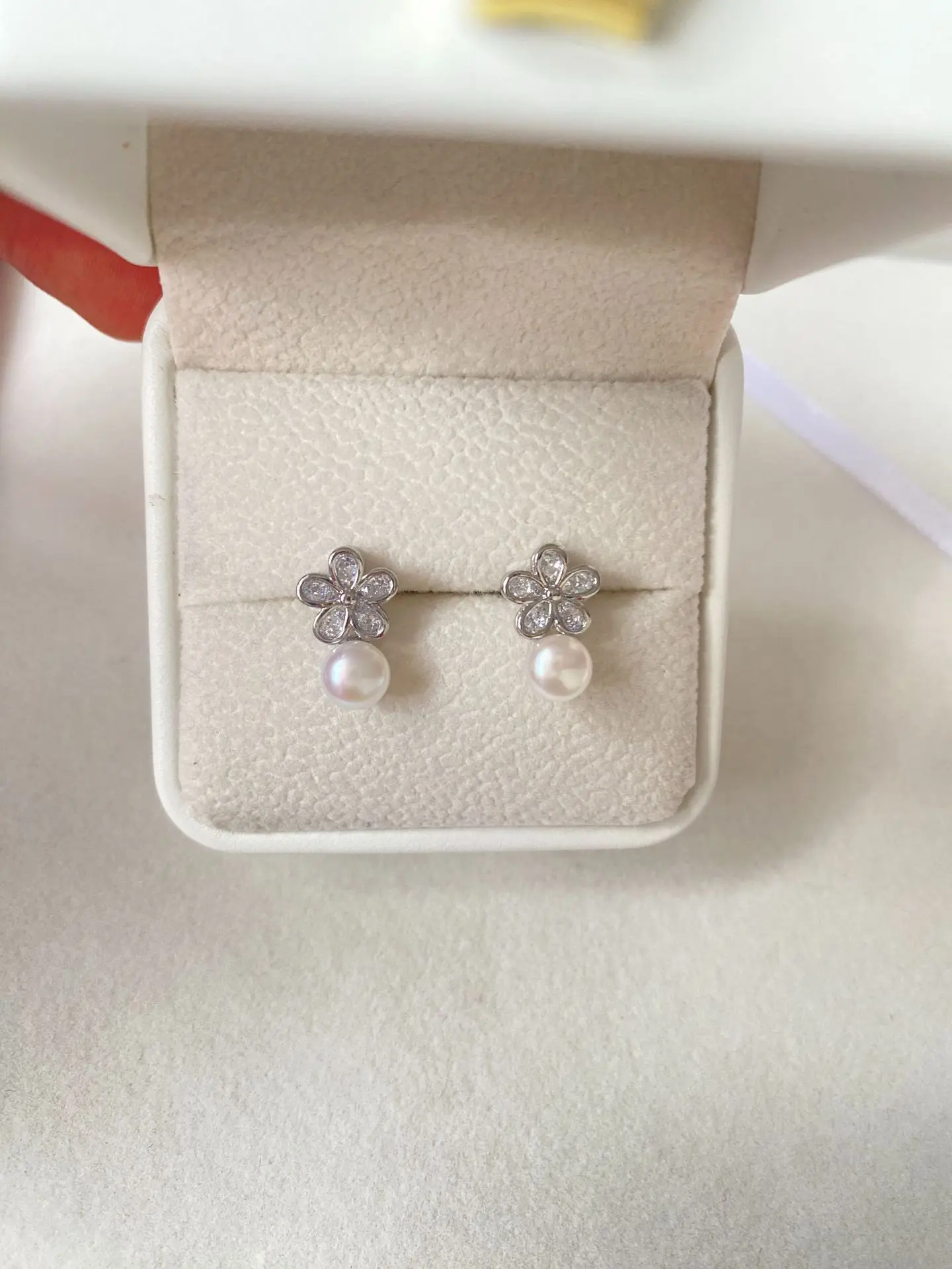 Женские серьги-гвоздики из серебра 925 пробы с цветком ромашки натурального