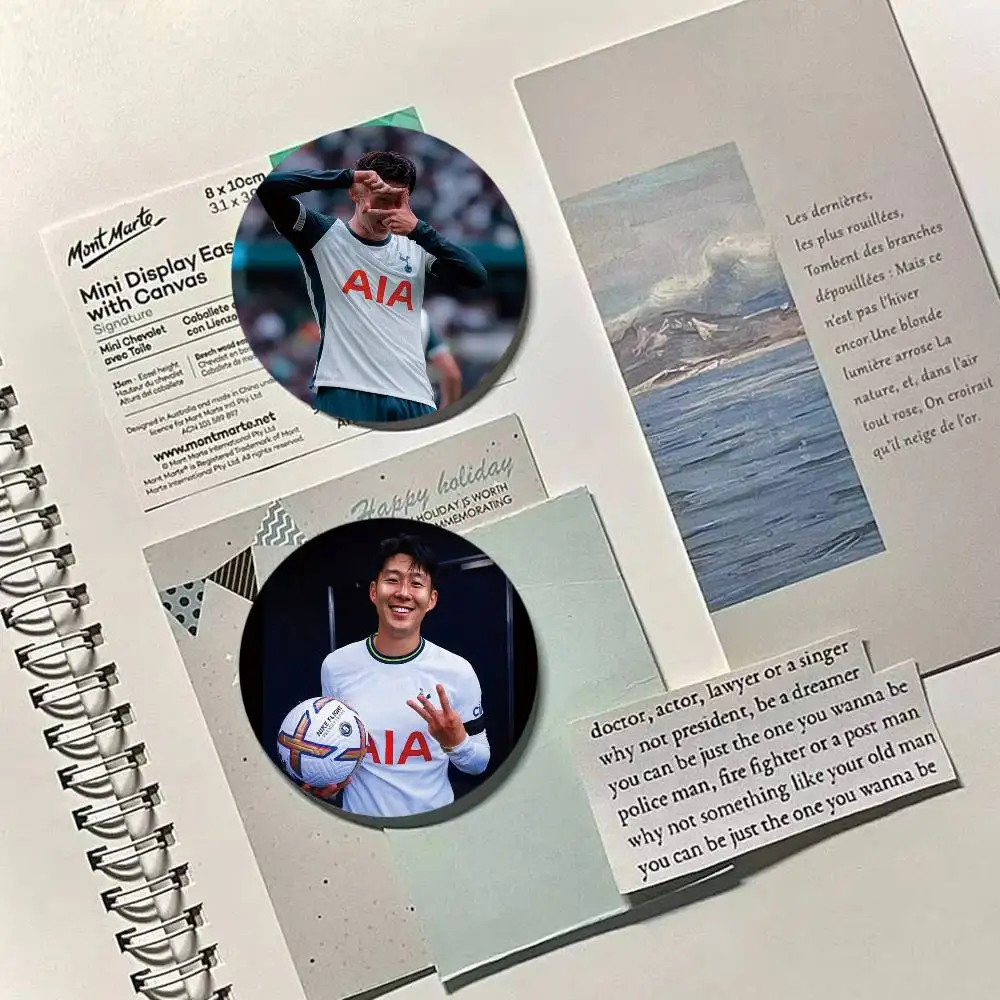Фото Значки S-Son Heung-min: мультяшные броши, научно-фантастические значки, украшения для одежды и сумок №5