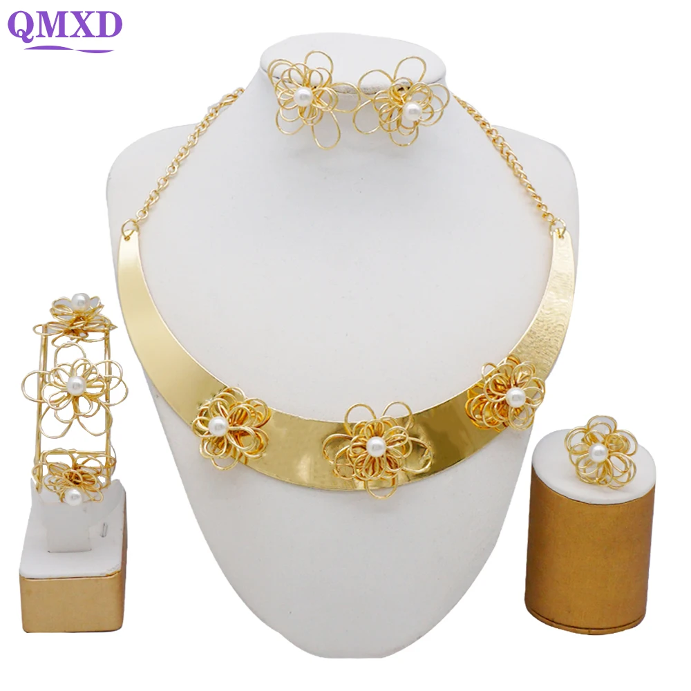 

Комплект из колье, серёг, кольца и браслета