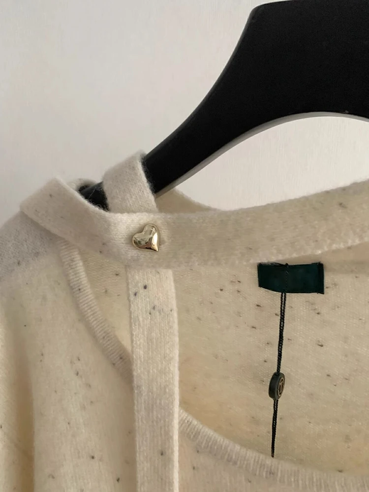 Новый вязаный женский свитер с подвесным воротником и пряжкой в форме сердца на