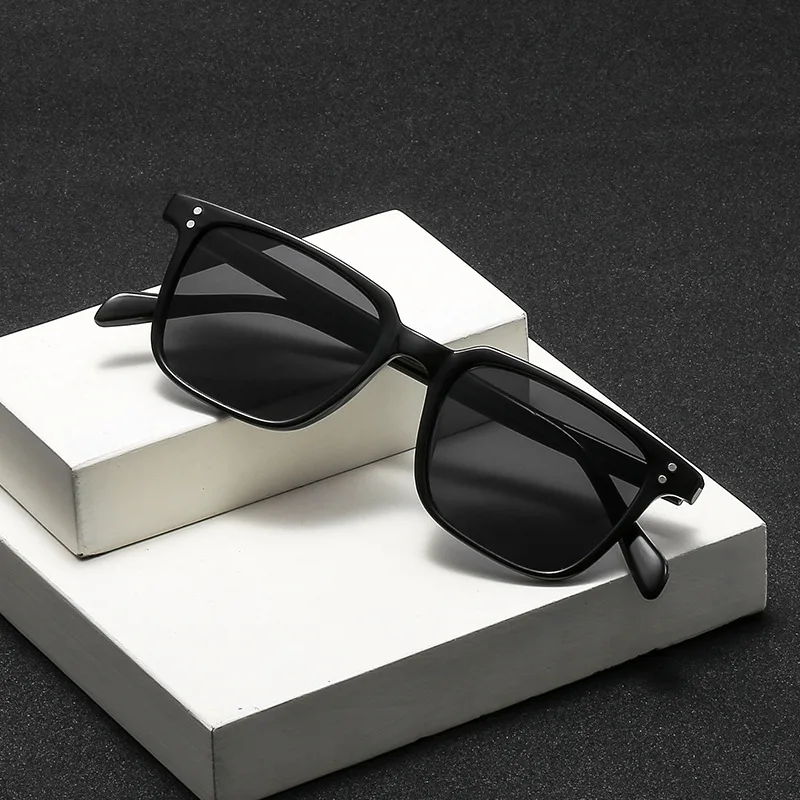 

2022 Trending Small Men Square Sunglasses Retro Black Women Fashion Mirror Glasses Vintage 70s Summer Shades