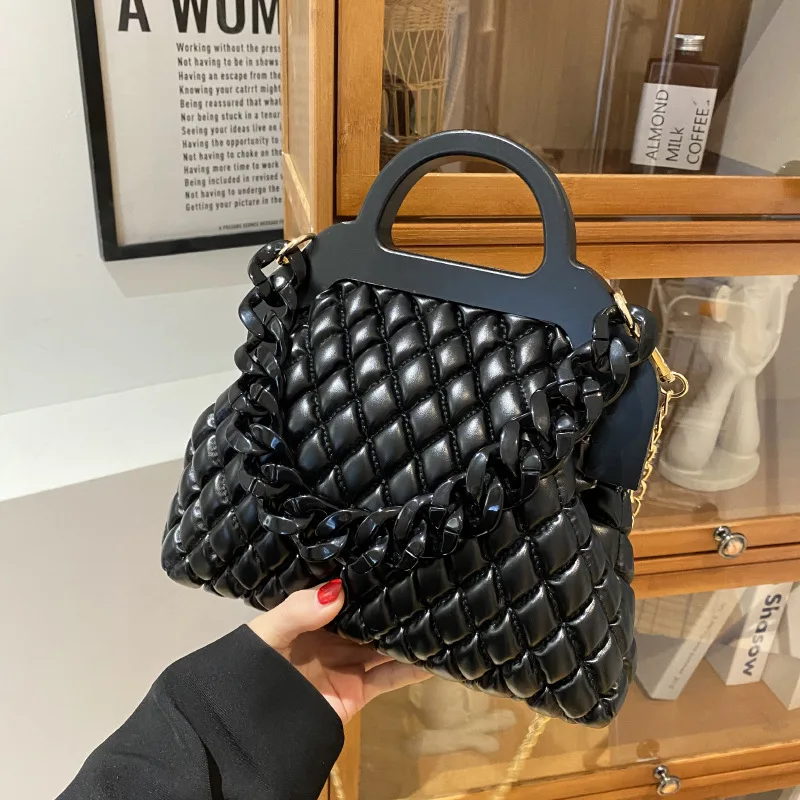 

Thick Chain Design Small Quilted PU Leather Padded Shoulder Crossbody Bags with Wooden Handle for Women 2022 Luxury Handbags