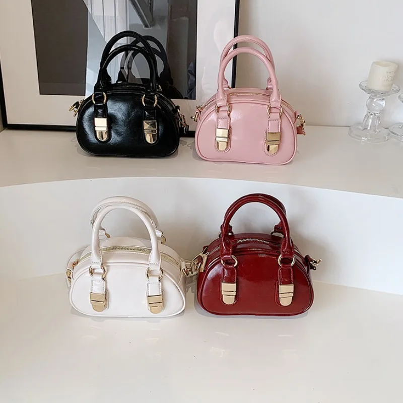 Повседневная женская сумка через плечо портативная стильная для боулинга