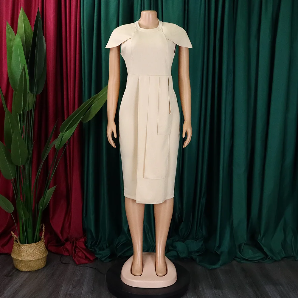 Женское элегантное платье с коротким рукавом и сумочкой на бедрах лето 2024