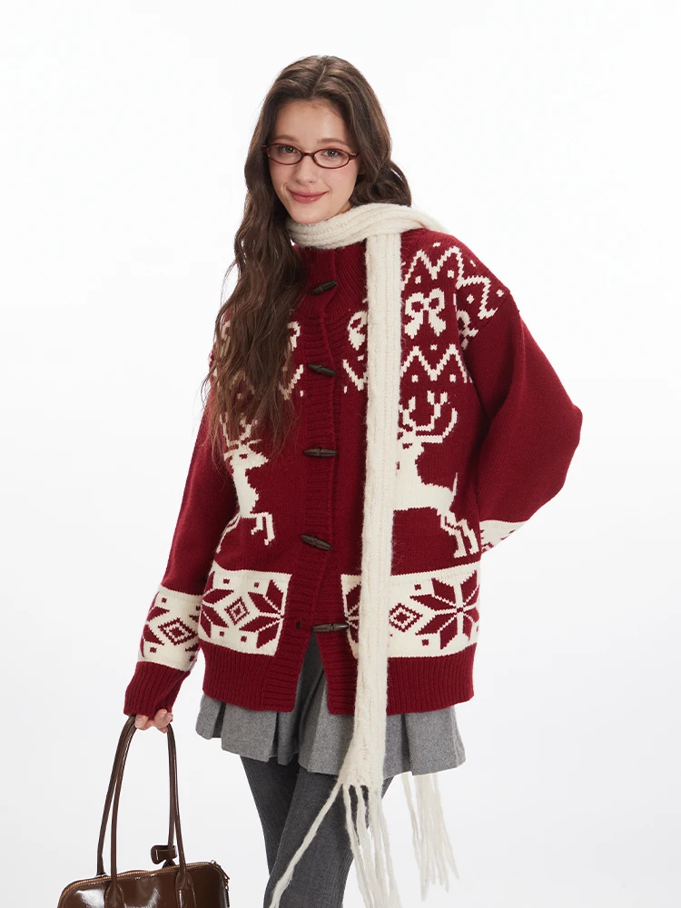 Женский красный свитер с рождественской атмосферой и оленем новинка 2024