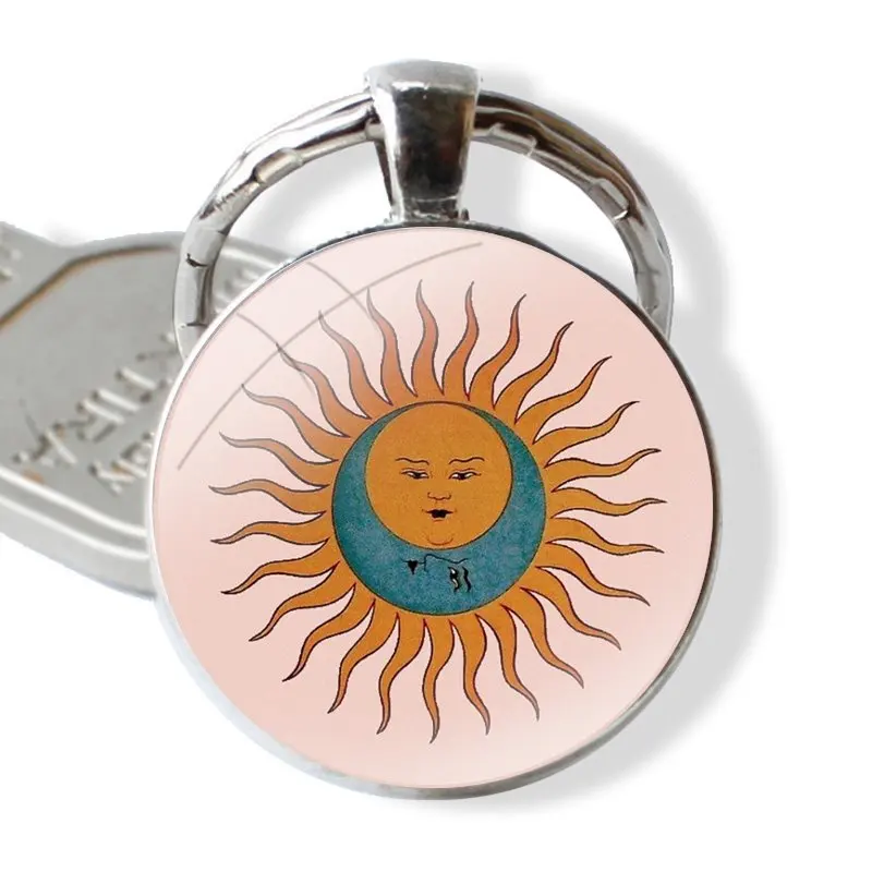 Цепочка для ключей с подвеской в виде Солнца и Луны