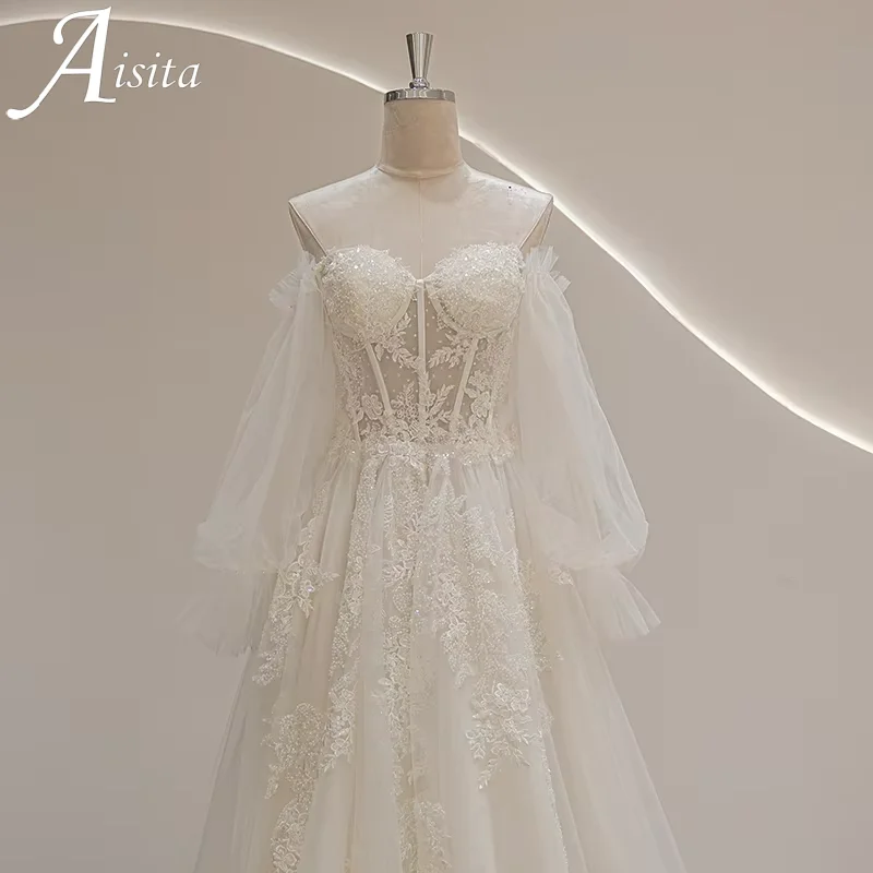 Свадебное платье невесты с открытыми плечами и длинными рукавами по