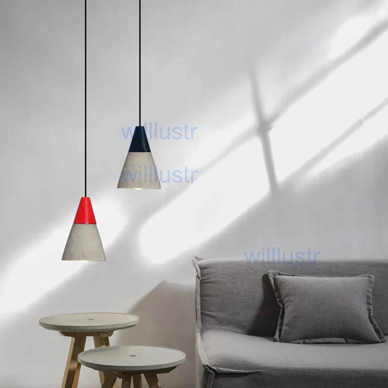 Подвесная лампа из натурального дерева и бетона в скандинавском стиле