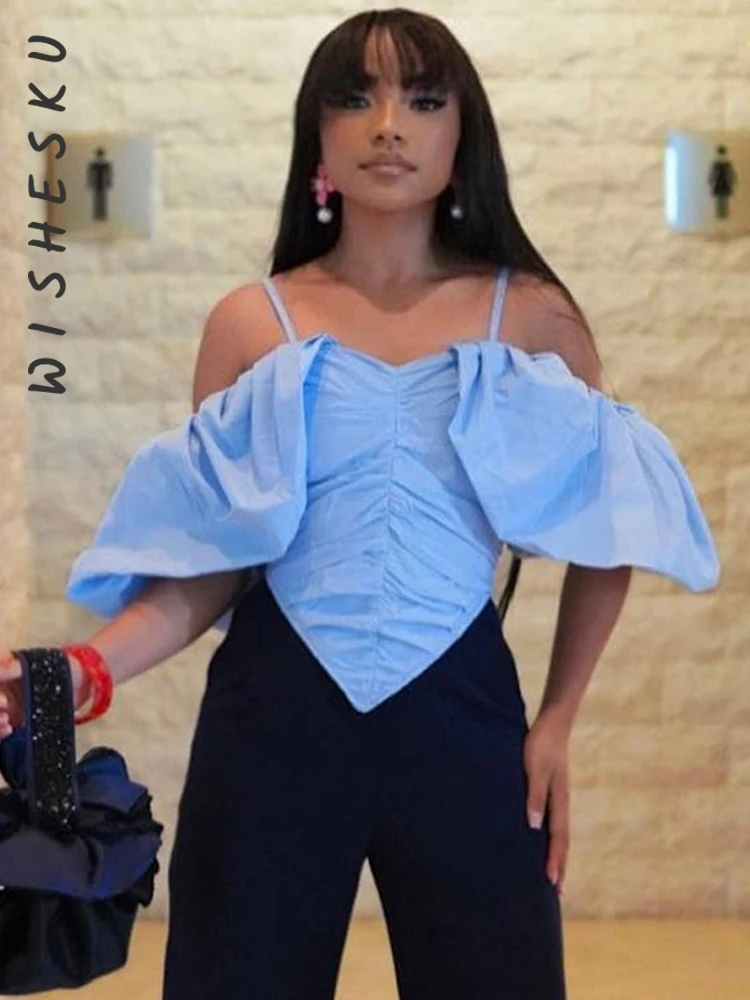 

Женский летний топ на тонких бретельках с открытой спиной и оборками